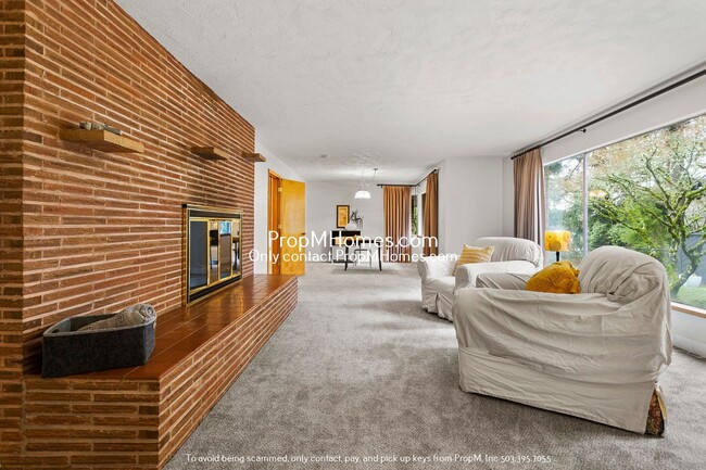 Building Photo - Stunning 3-Bedroom Mid-Century Modern Home...