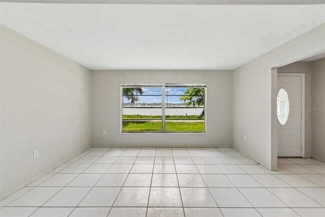 Building Photo - 400 E Silver Star Rd