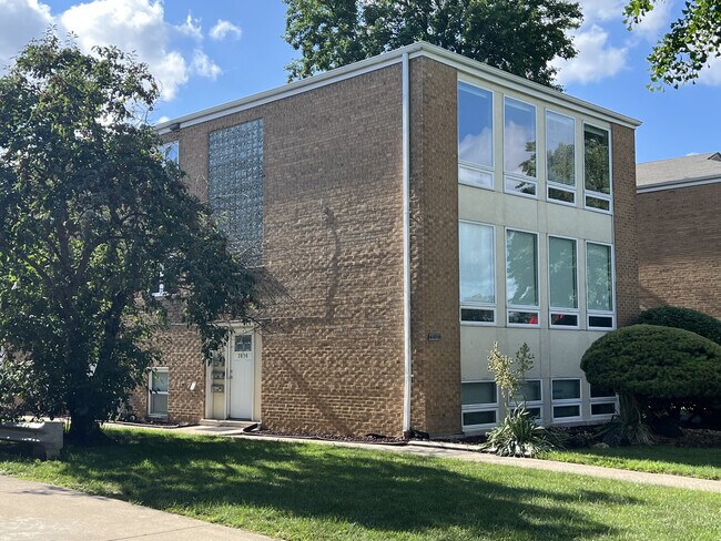 Building Photo - 3014 Harlem Ave