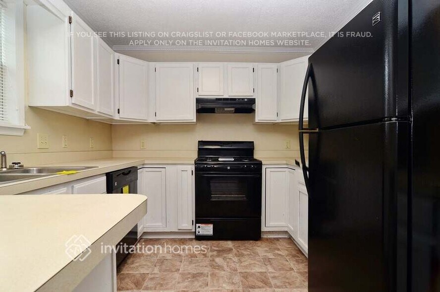 Building Photo - 7855 Dogwood Way