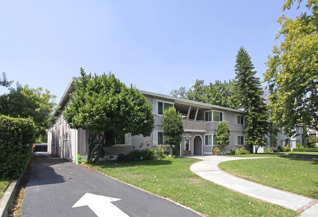 Primary Photo - Capri Apartments