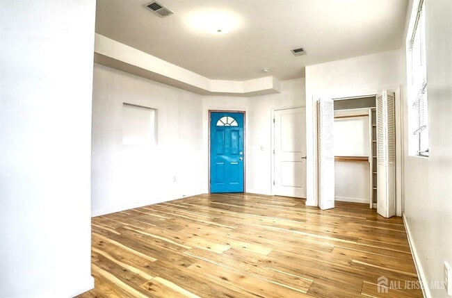 Building Photo - 9017 Riverside Pl