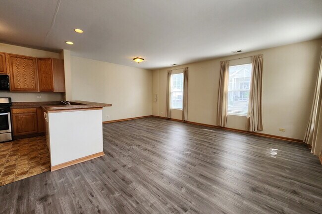 Building Photo - 263 Springbrook Trail S