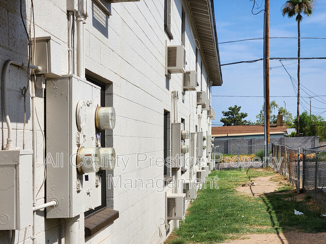 Building Photo - 1945 W Sweetwater Ave