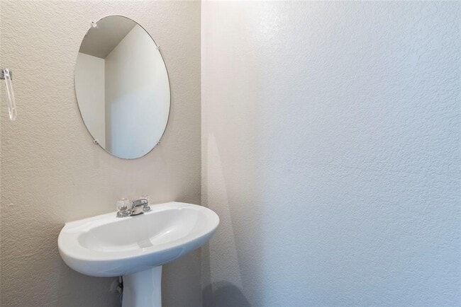 Building Photo - 8712 Dittmar Oaks Dr