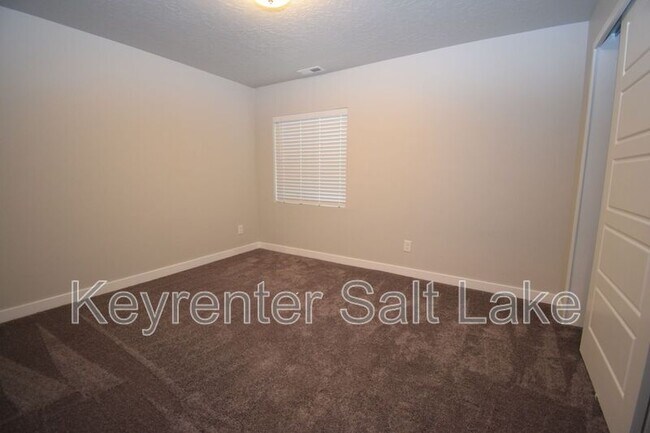 Building Photo - 214 E Allegheny Pl