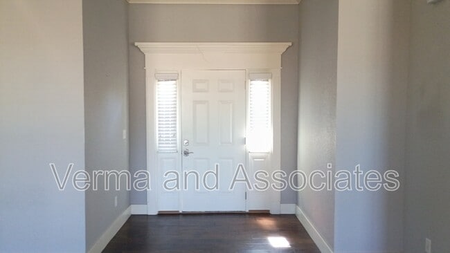 Building Photo - 1610 Sweetbriar Way