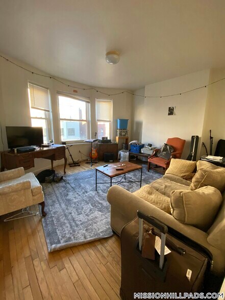 Building Photo - 1458 Tremont St