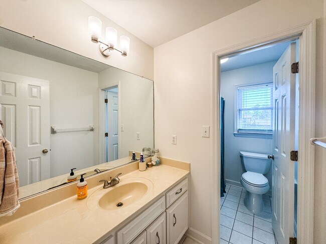Building Photo - 138 Wood Creek Dr