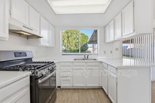 Building Photo - 1636 W Wescott Dr