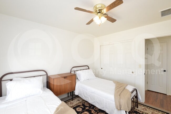 Building Photo - 6609 N 85th Dr