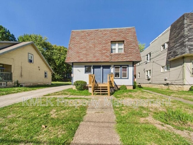 Building Photo - 533 Gage St