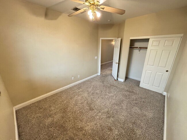 Building Photo - Modern 3Bed/3Bath Two Story Home located i...