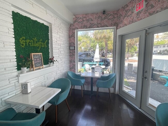 Building Photo - 3000 Riomar St