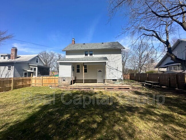 Building Photo - 376 Kenwood Ave