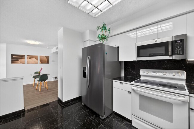 Building Photo - 3530 Mystic Pointe Dr