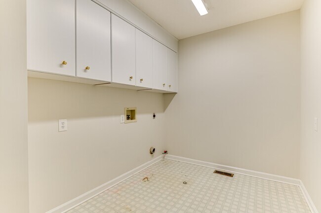 Building Photo - 4135 Fox Brush Dr