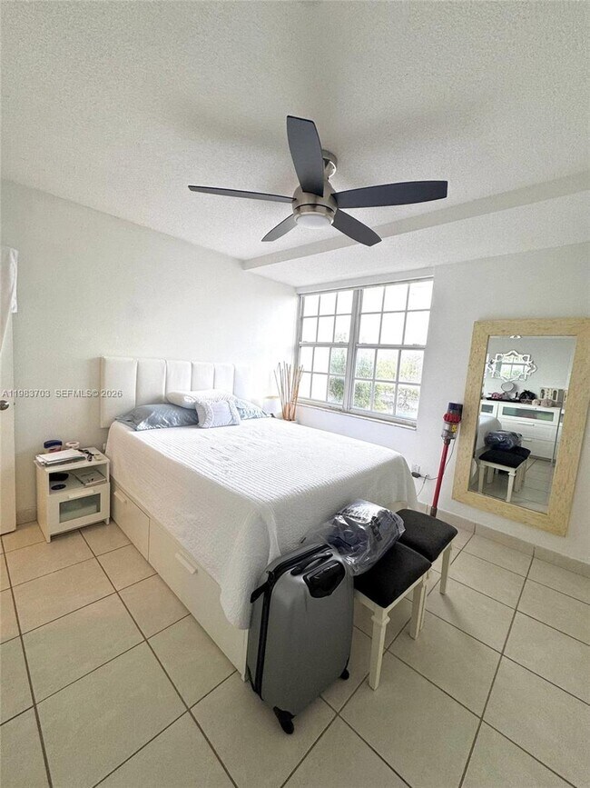 Building Photo - 3551 SW 9th Terrace