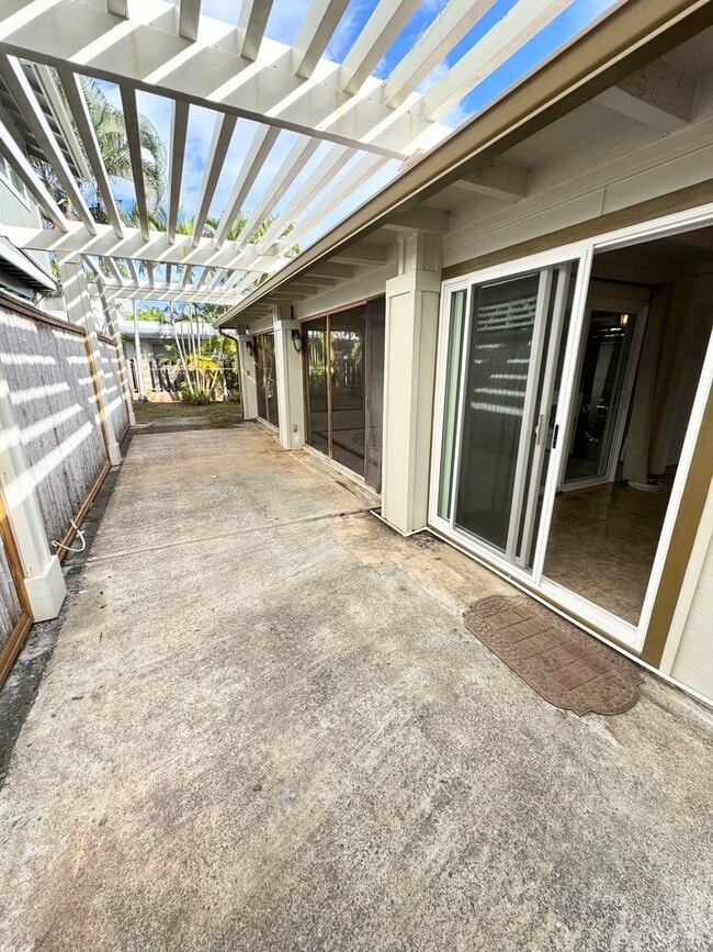 Building Photo - 3 bed, 2 bath w/ garage available first week of January!