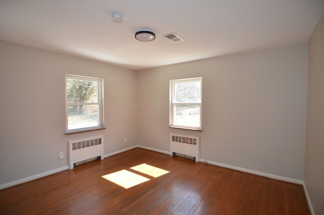 Building Photo - 2620 Losantiville Ave