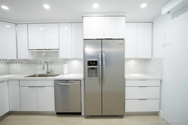 Building Photo - 3801 S Ocean Dr