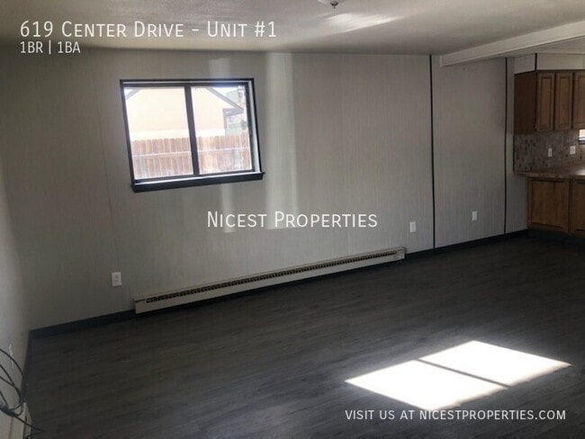 Building Photo - 619 Center Dr