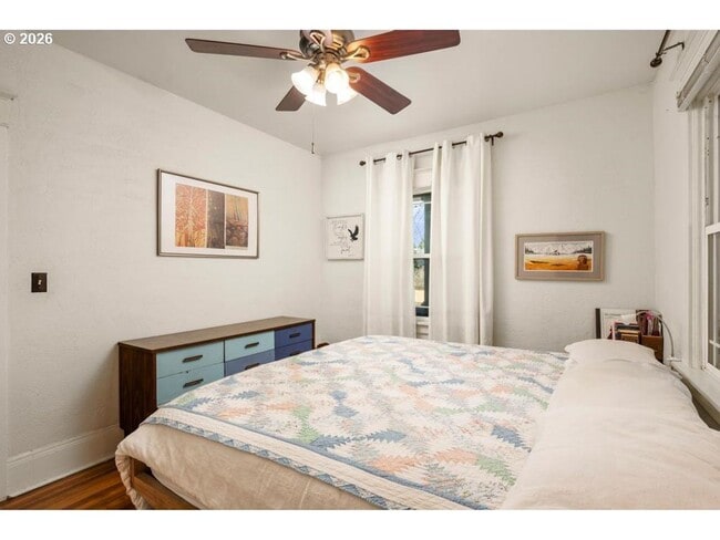 Building Photo - Classic Portland bungalow in Northeast Portland Available July 1st!