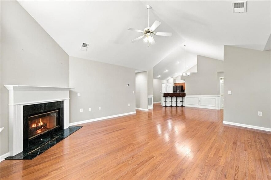 Building Photo - 3204 Village Ln