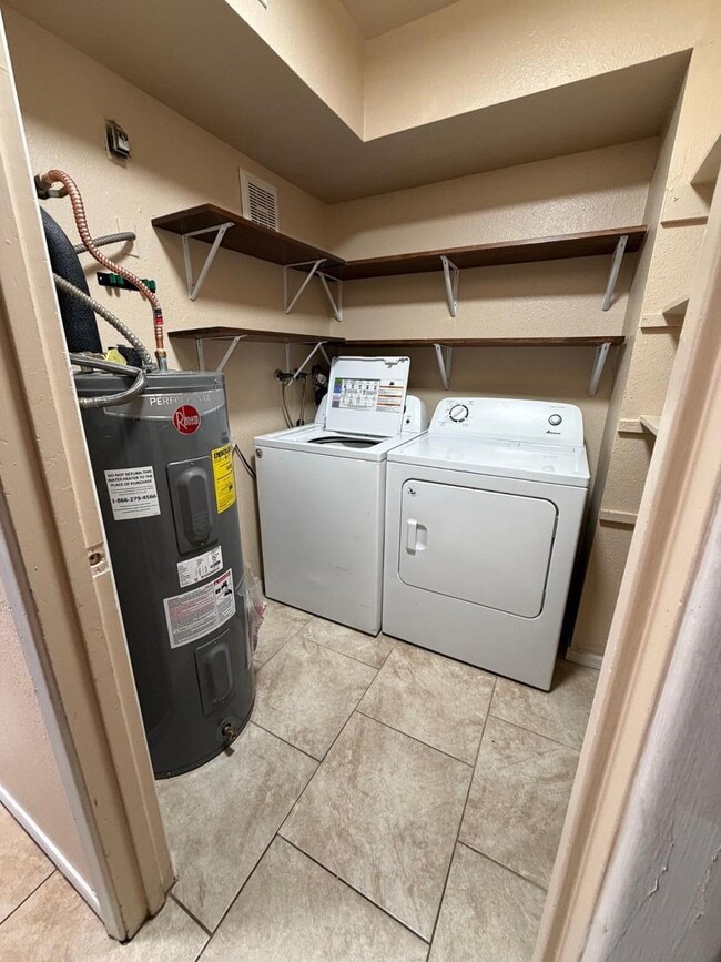 Building Photo - 1438 N Shill Dr