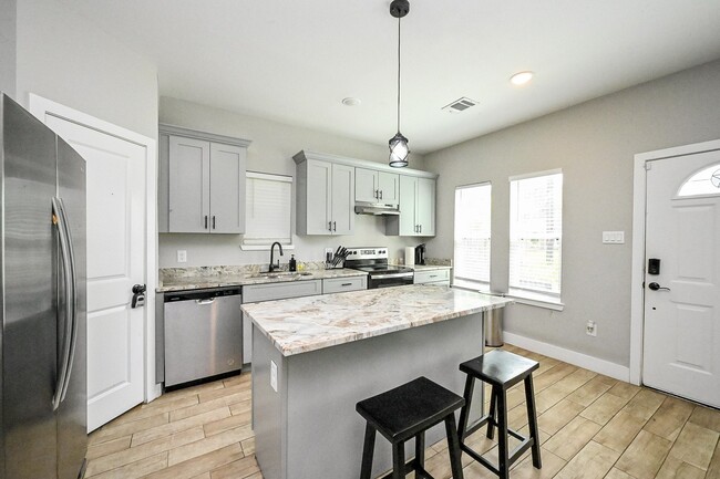 Building Photo - 5007 Briscoe St