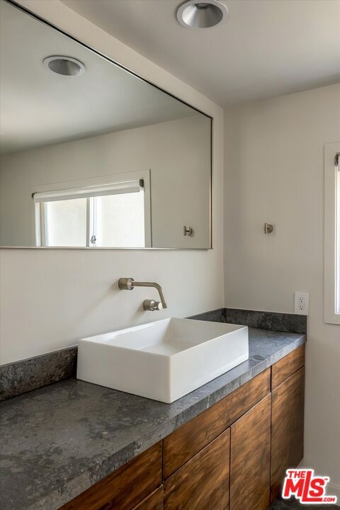 Building Photo - 2412 Canyon Oak Dr