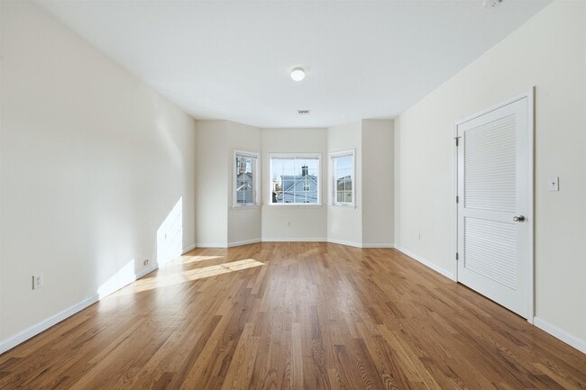 Building Photo - 109 Grant Ave