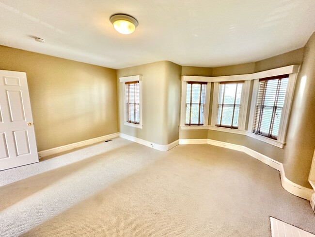 Building Photo - JUST RENOVATED - Astonishing Adams Morgan ...