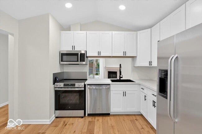 Building Photo - 9218 N Park Ave