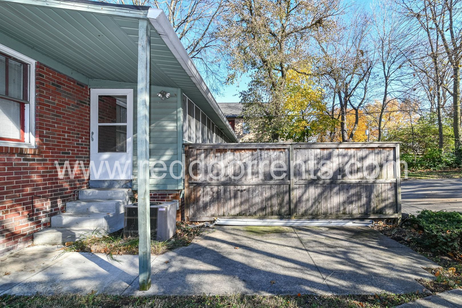 Building Photo - 125 E 49th St