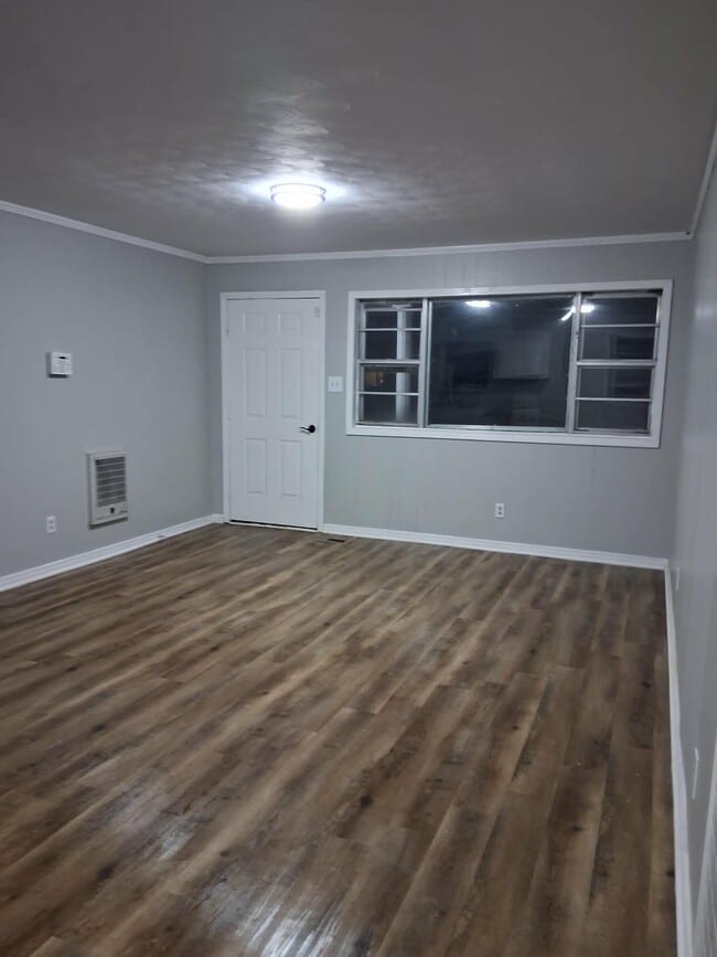 Building Photo - 137 Baker Ave