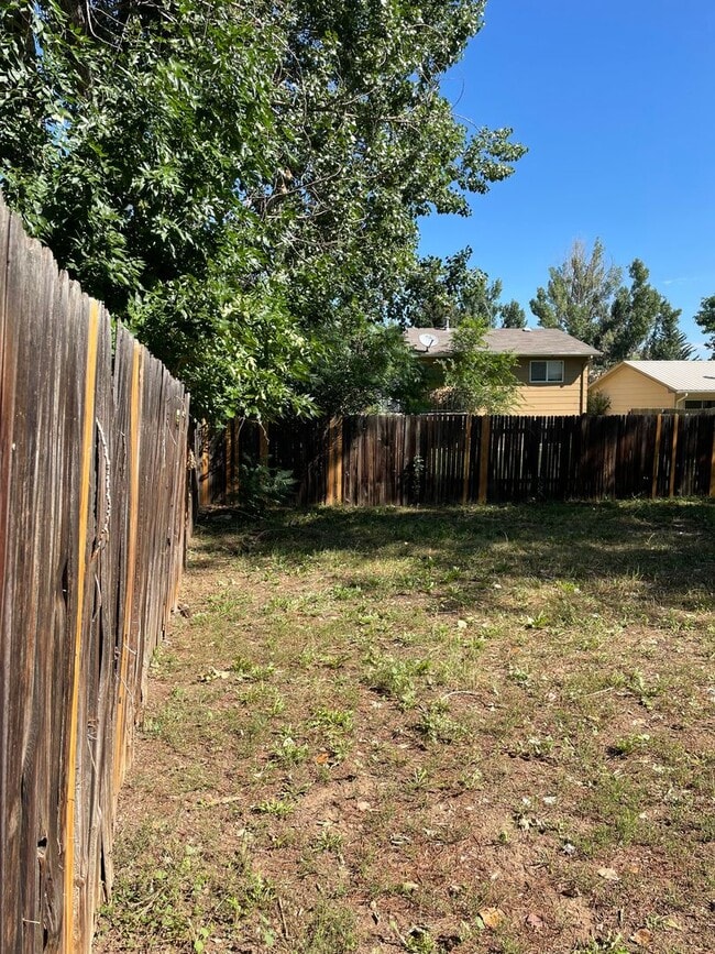 Building Photo - STUDENTS WELCOME! 3 Bed 1.5 Bath Home in great location West Ft Collins w/ Garage and Fenced Yard