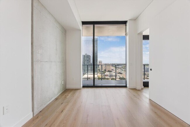 Building Photo - 610 Davis St