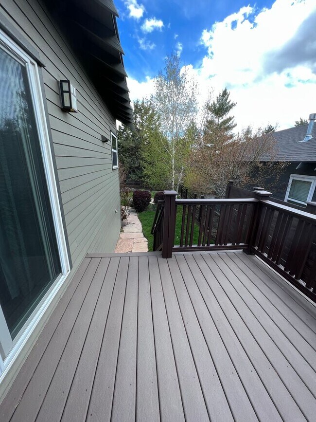Building Photo - Spacious home with a large bonus room!  We...