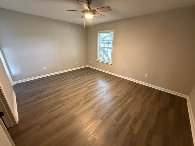 Building Photo - 219 Long Creek Dr