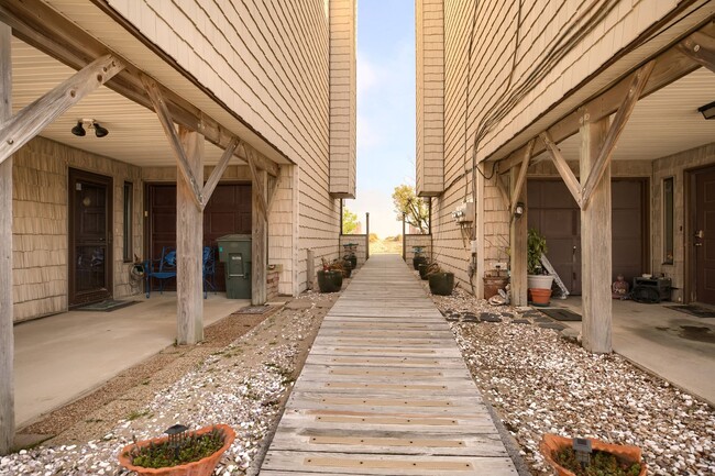 Building Photo - Call Sabrina at 757-767-0767 to schedule a tour!