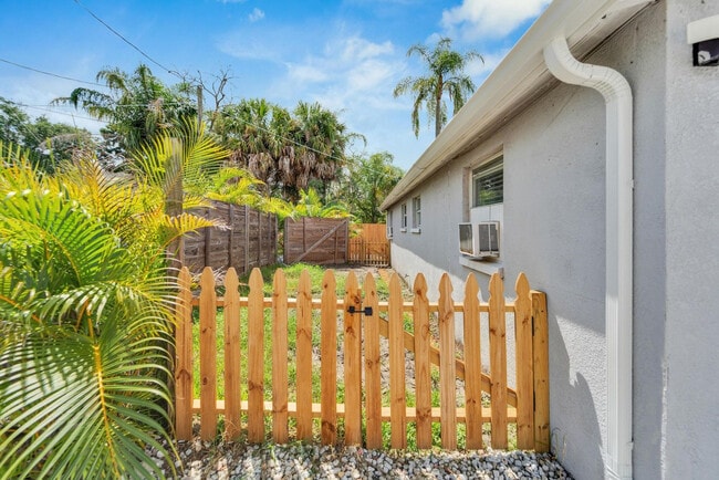 Building Photo - 8818 Rocky Creek Dr