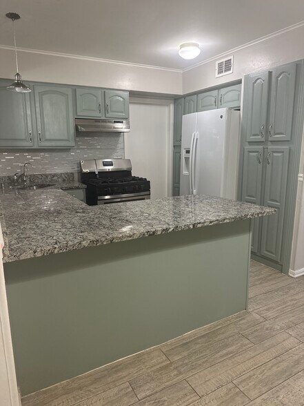 Primary Photo - 2210 Greencrest Dr