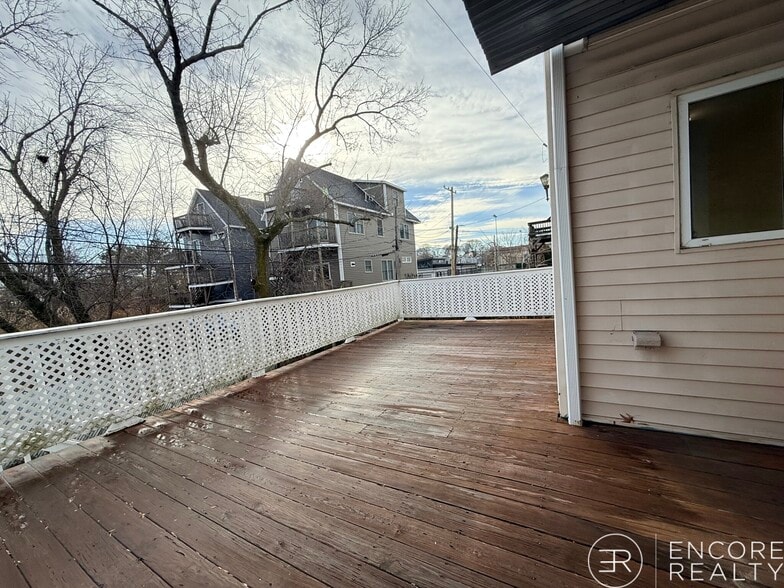 Building Photo - 723 Bennington St