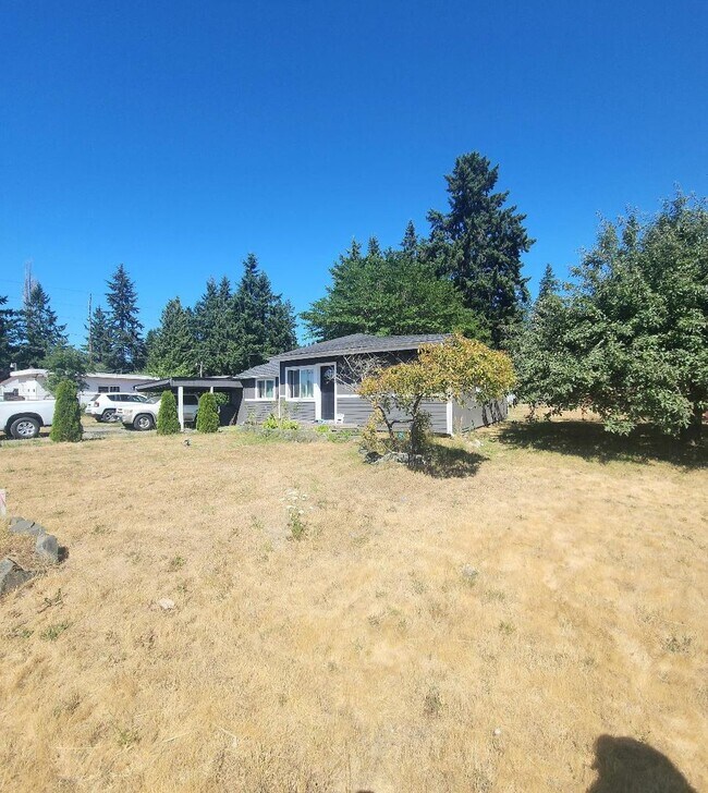 Building Photo - 3Bdrm Affordable, Quiet and Washer-Dryer Inside!