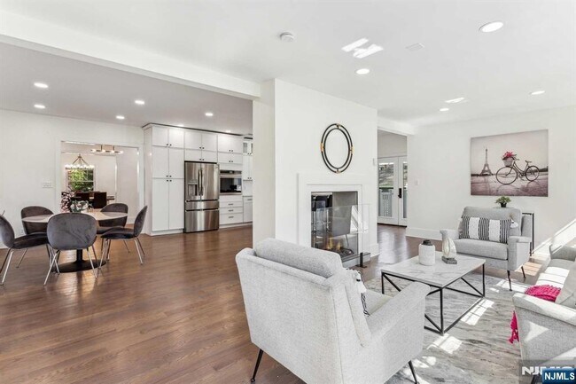 Building Photo - 648 East St