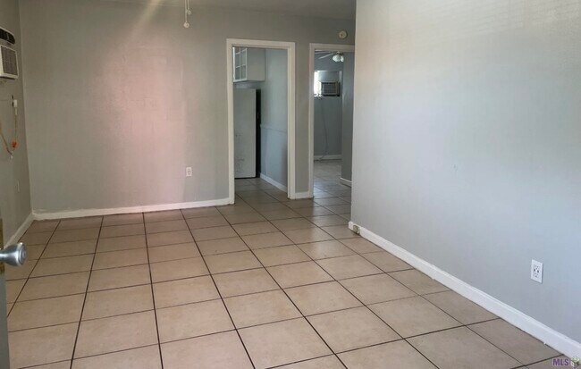 Building Photo - 865 Geranium St