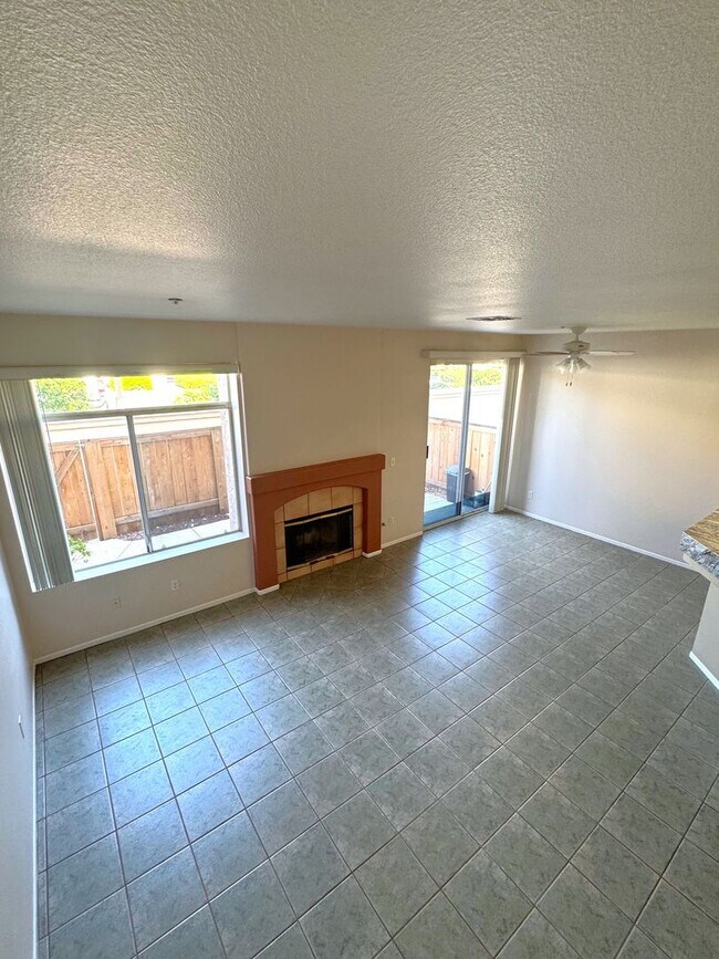 Building Photo - Beautifully Upgraded 2 Bed / 2.5 Bath Townhome in Tristan Community – Rancho San Diego