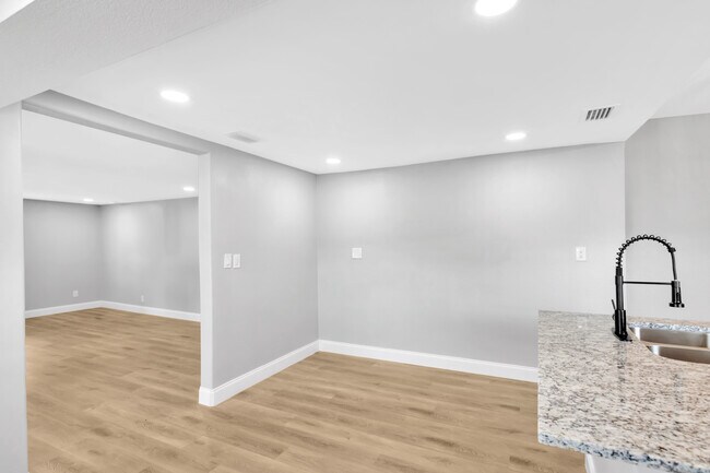 Building Photo - 1515 Sadlon Ave