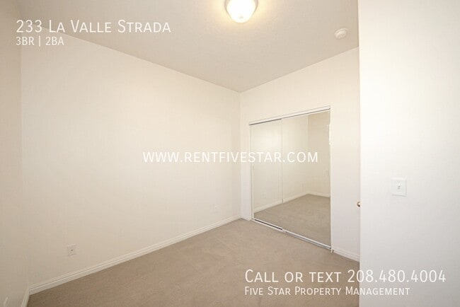 Building Photo - 233 La Valle Strada Ln